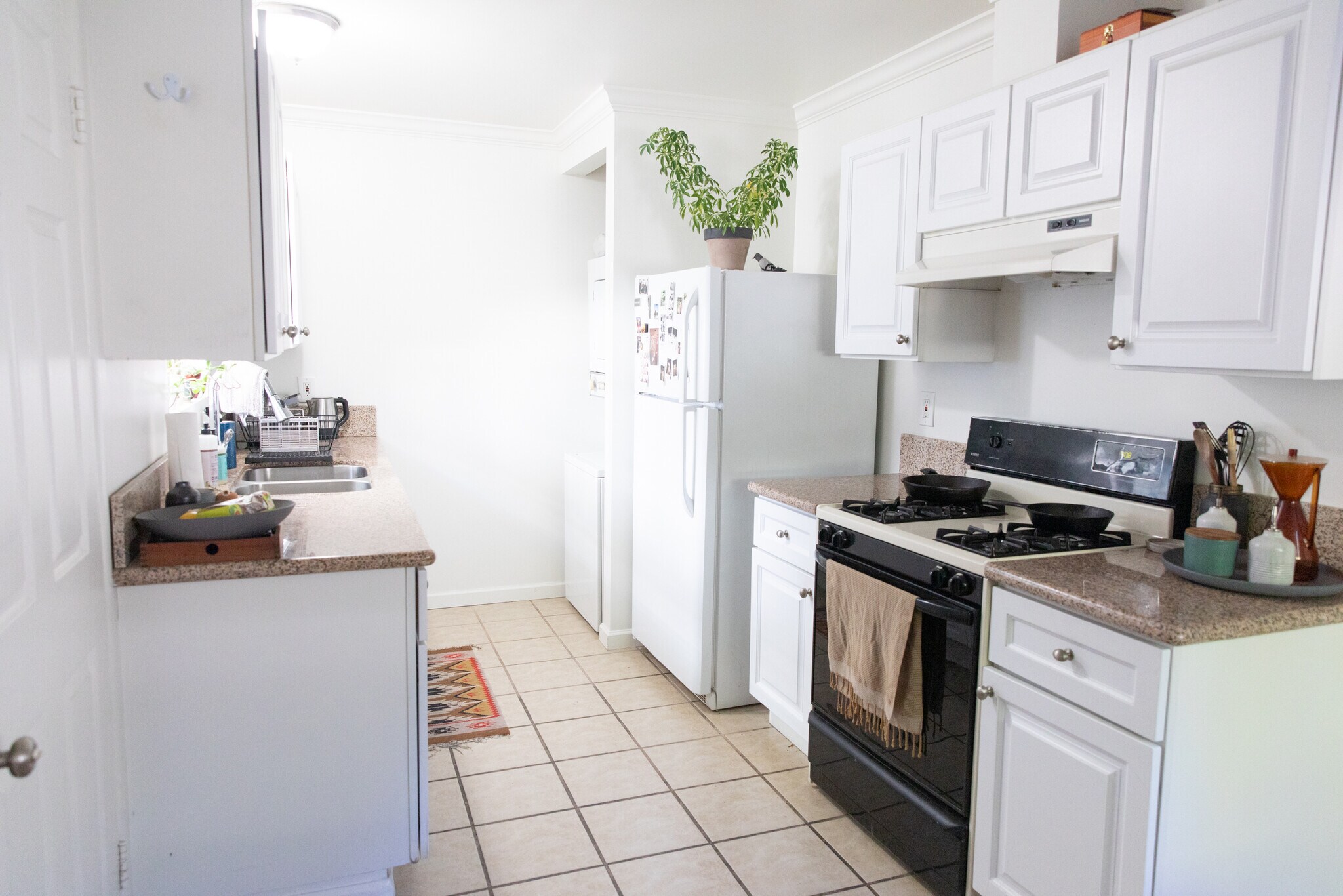 Building Photo - 411 Douglas St