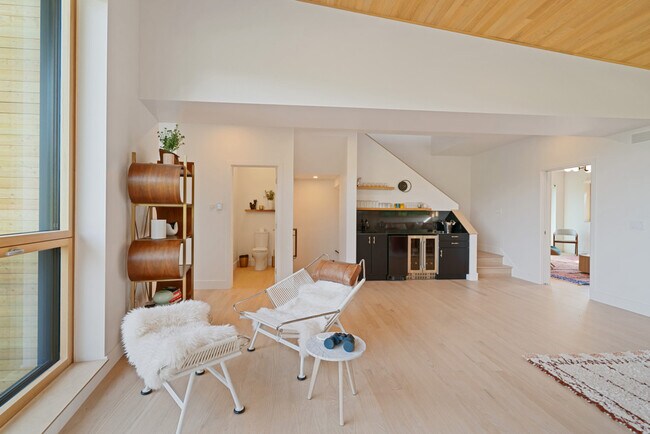 Building Photo - 730 Solitude Ln