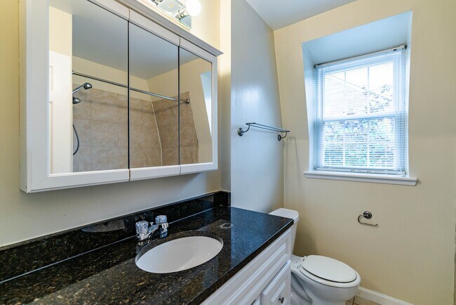 Building Photo - Beautifully Maintained 3 Levels, 2 Bedroom...