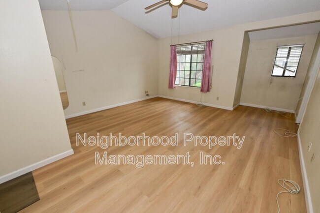 Building Photo - 4718 E Alamos Ave