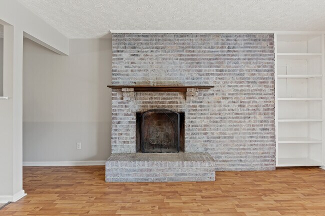 Building Photo - 1200 Tishoff Dr