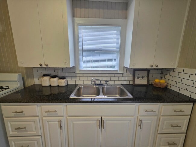 Building Photo - 12307 Nola Ct