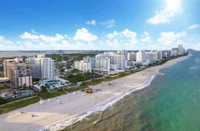 Building Photo - 5255 Collins Ave