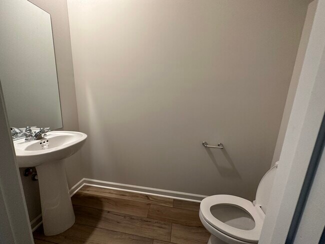 Building Photo - 2252 Robert Gwynne Dr