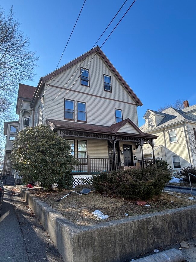 Building Photo - 713 Metropolitan Ave
