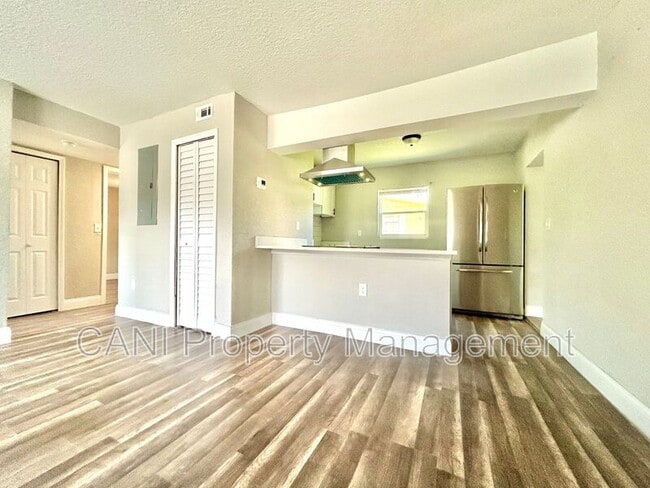 Building Photo - 418 Charles St