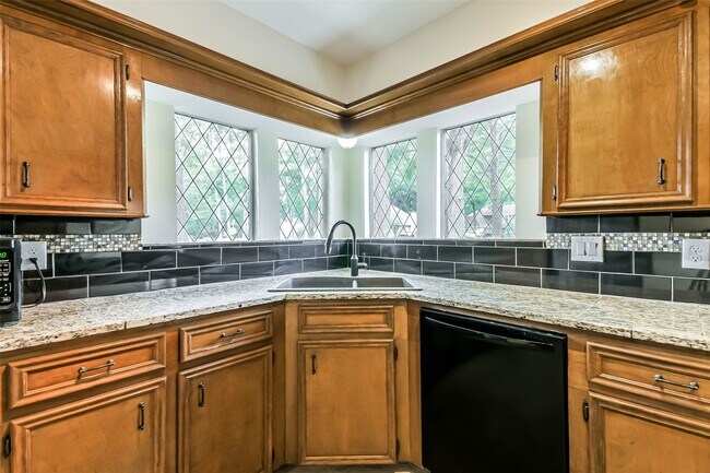 Building Photo - 12910 Ivyforest Dr