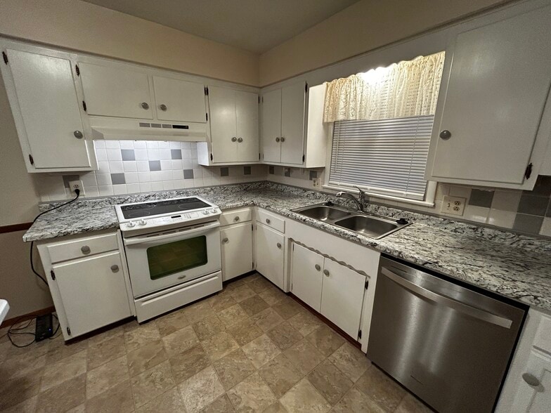 Kitchen counter area - electric glass top stove - 537 E Glenwood St