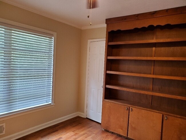 Building Photo - Newly Remodeled Mid Century Style Home!!