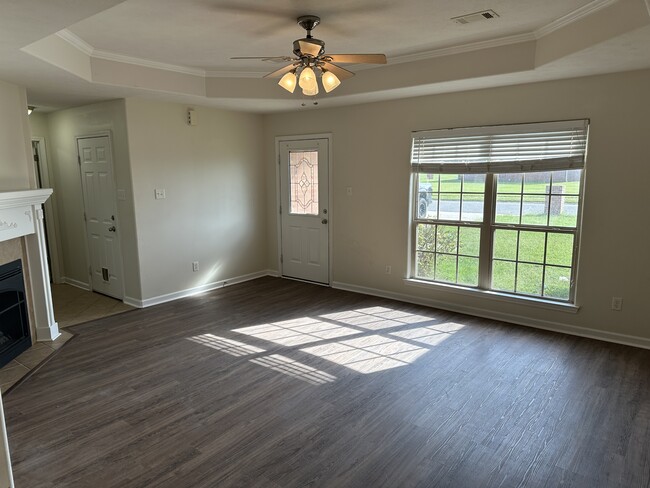 Building Photo - 2408 Versailles Dr