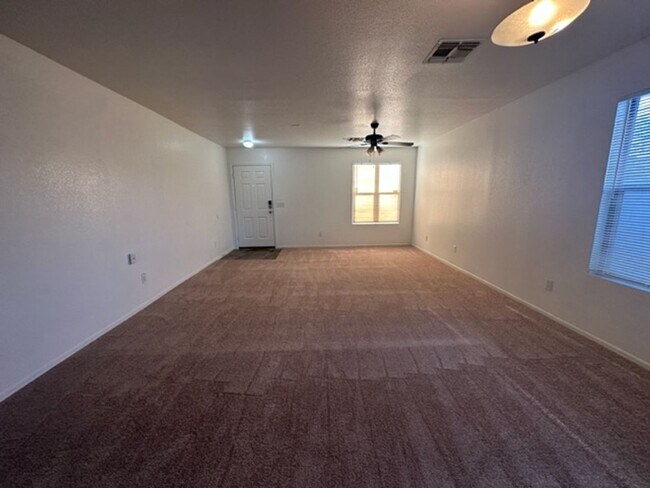 Building Photo - Gilbert 4 bedroom home