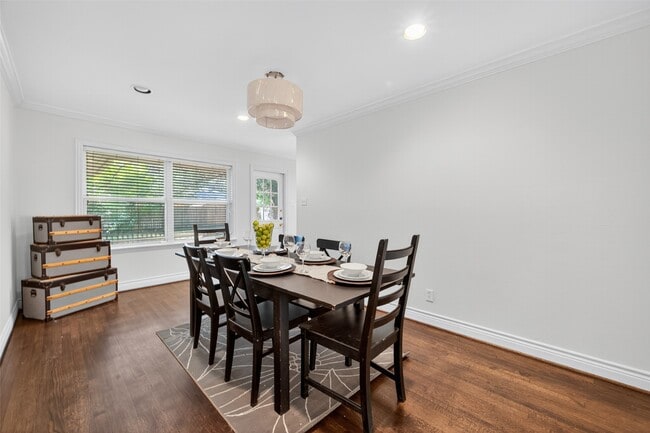 Building Photo - 5111 Creekbend Dr