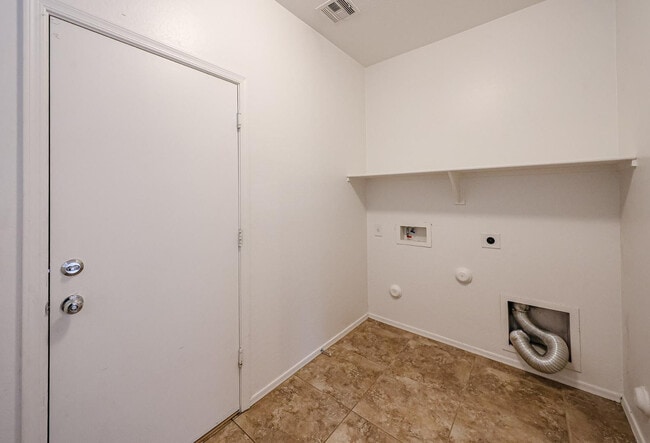 Building Photo - 12039 W Leather Ln
