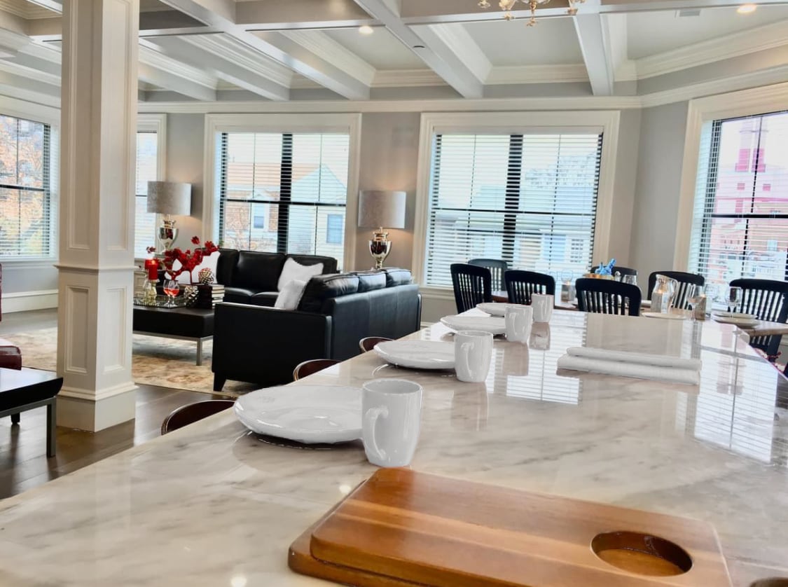 Open concept - 749 E Broadway