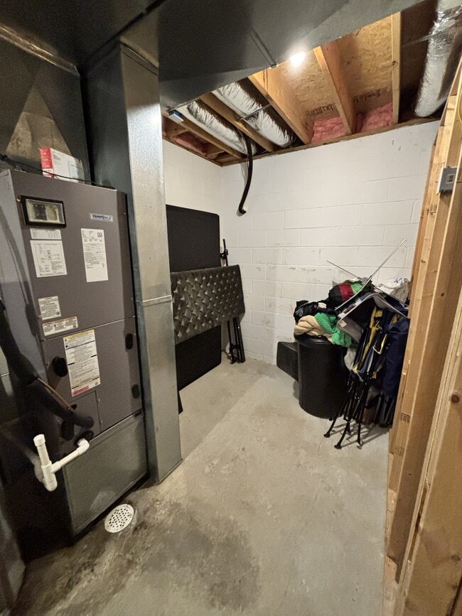 Building Photo - 864 Tremont St