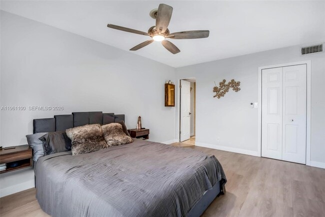 Building Photo - 120 Royal Pk Dr