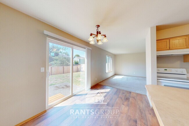 Building Photo - 7043-7045 Lazy Ct SW