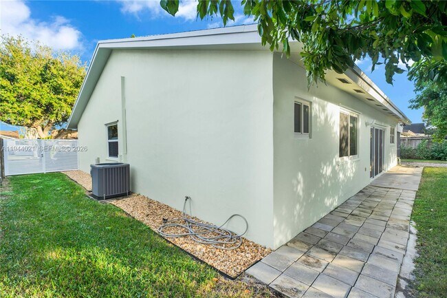 Building Photo - 10514 SW 127th Ct