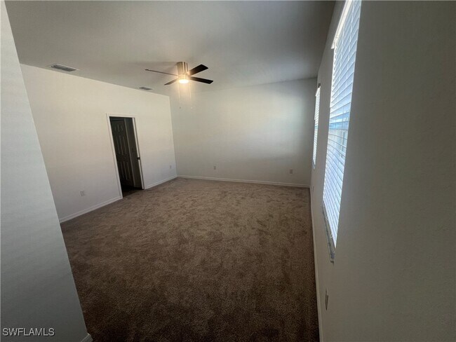 Building Photo - 2827 Blossom Wy