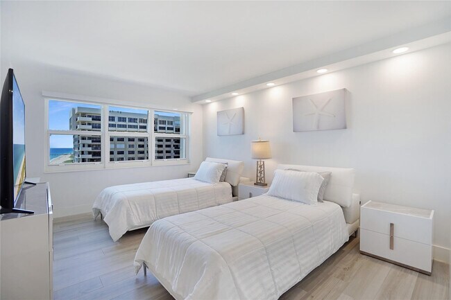 Building Photo - 5100 N Ocean Blvd