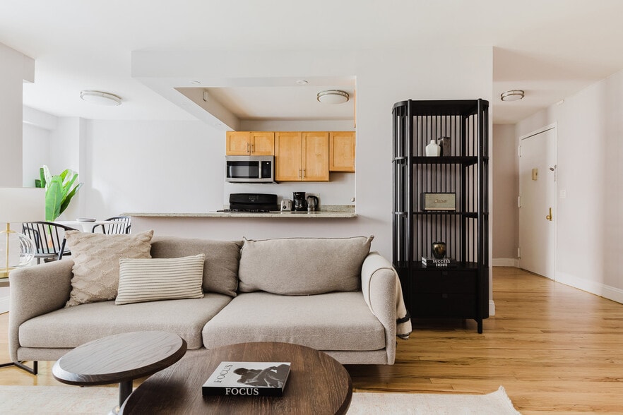 Building Photo - 50 W 97th St