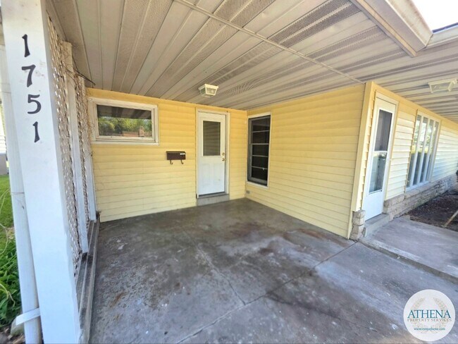 Building Photo - 3 Bedroom / 2 Bath House - NEAR CAPAHA PARK