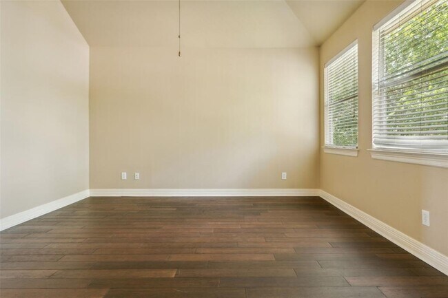 Building Photo - 15528 Interlachen Dr
