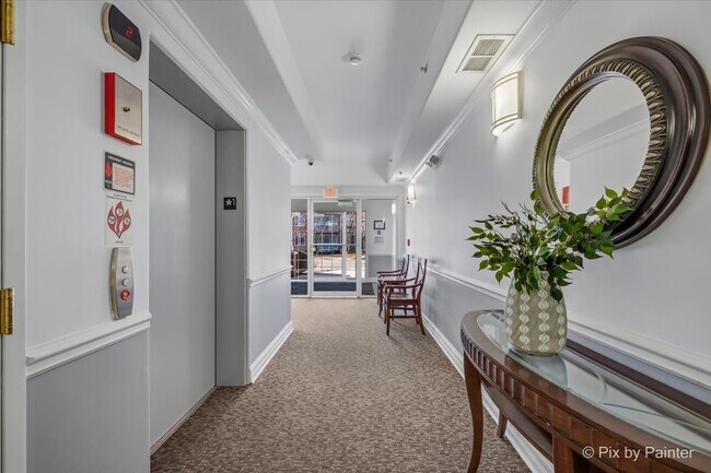 Building Photo - 543 N Hough St