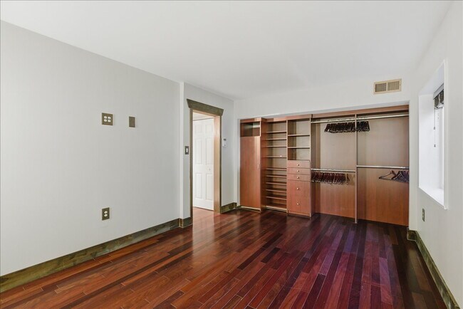Building Photo - Contemporary 1BR / 1BA Condo in Reston – Utilities Included!