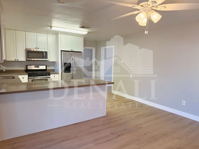 Building Photo - 1220 W Romo Jones St