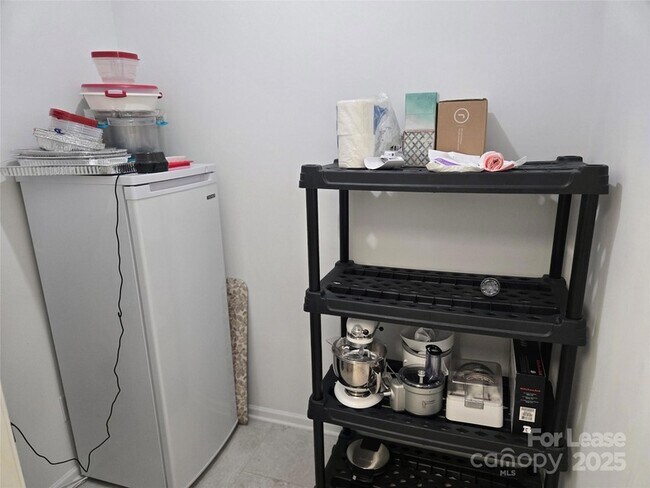 Building Photo - 809 Ledgestone Ct