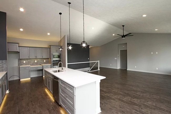 Building Photo - Beautiful 5 Bed/3 Bath House Available February 1st, 2026!