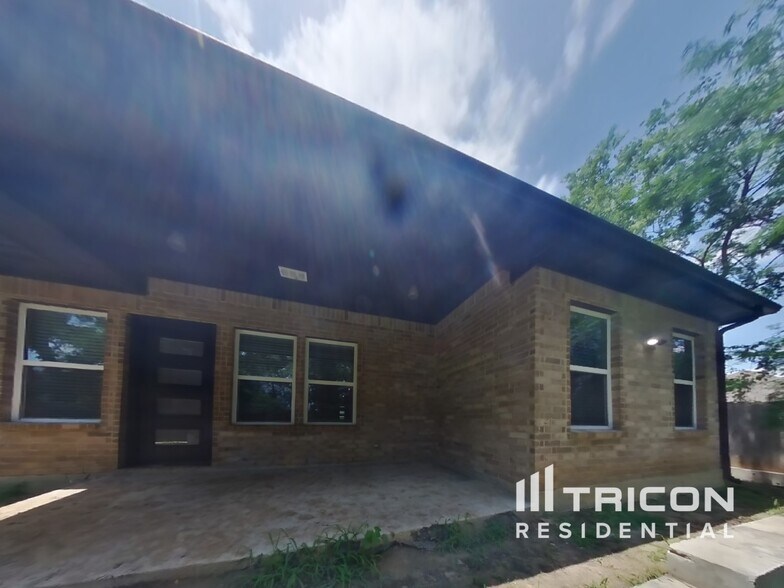 Building Photo - 328 Lakey Rd