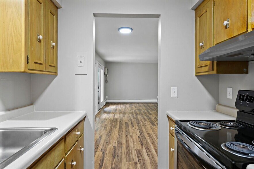 Building Photo - 5006 Whitcomb Dr