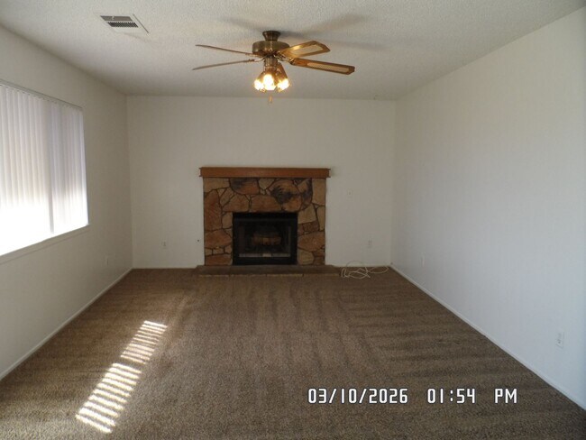 Building Photo - 3 Bedrooms, 1.75 Bathrooms, Approx. 1542 sq. ft., 2 Car Garage, Covered Patio, Large Fenced Corne...