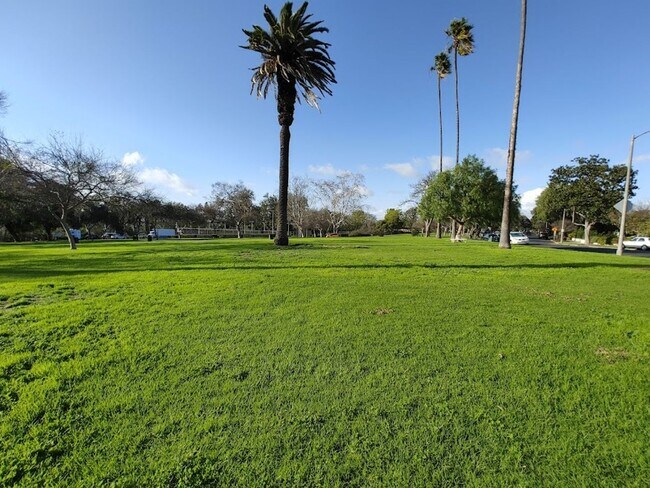 Building Photo - U{COMMING - PEACEFUL 2BD/2BA CONDO NEAR TH...