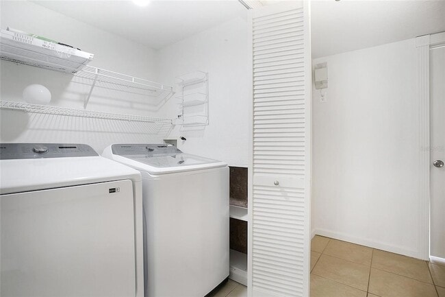 Building Photo - 13815 Fairway Island Dr