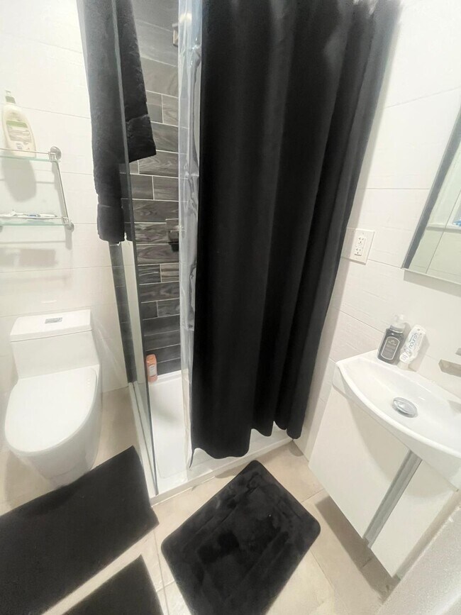 Building Photo - 1144 E Grand St