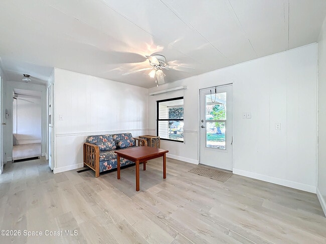 Building Photo - 909 Sequoia St