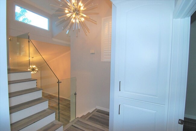 Building Photo - Stunning Fully Remodeled Condo in Costa Mesa