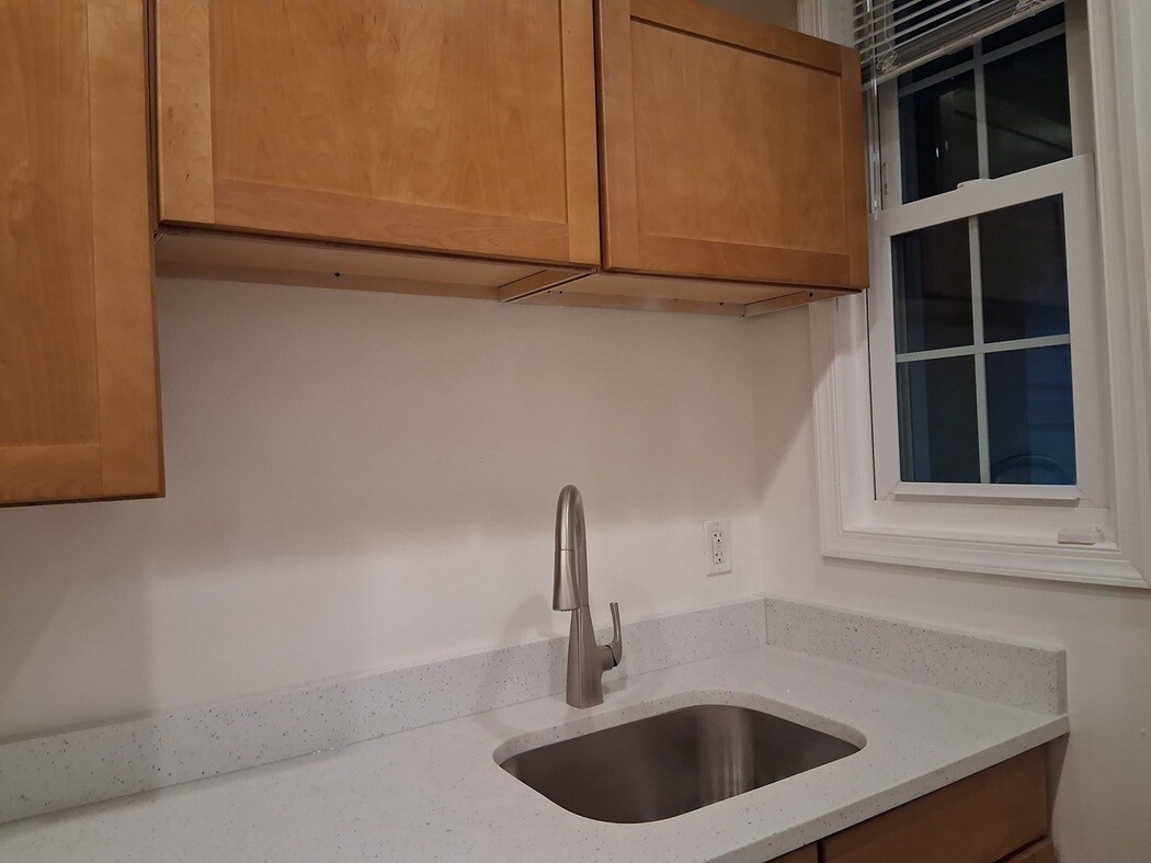 2025 Granite Counter - 1309 Bryant St NE