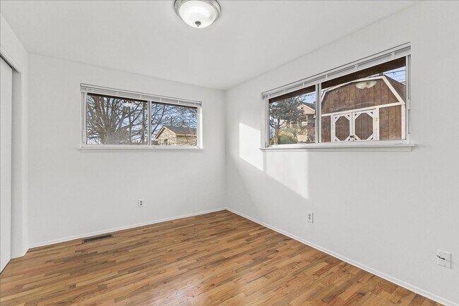 Building Photo - Bright and Updated Beacon Hill Rambler