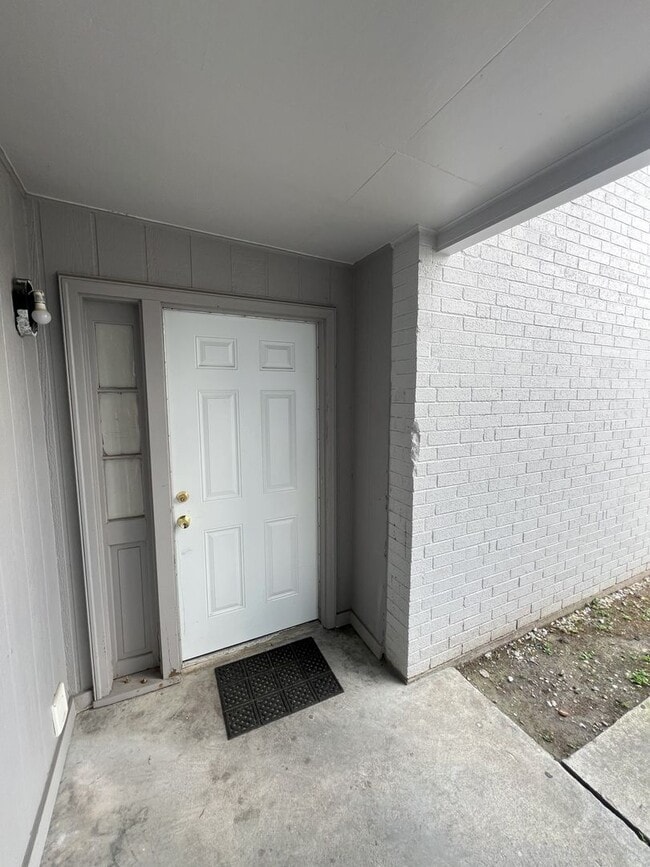 Building Photo - Must See! 1 bedroom, 1 bath apartment on Hwy 1 in Donaldsonville