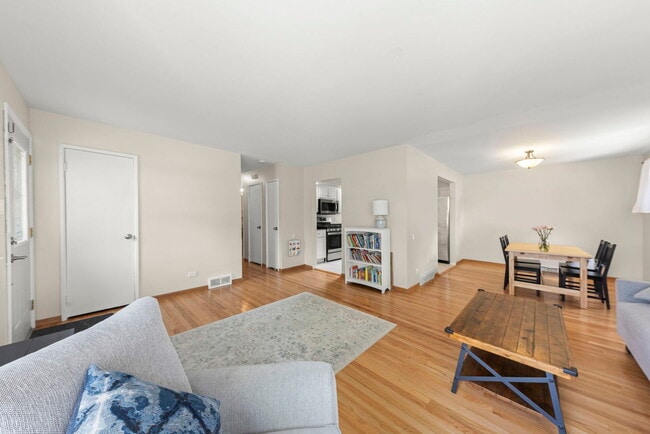 Building Photo - 221 S Linden Ave