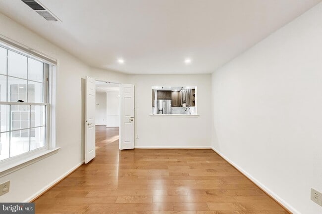 Building Photo - 5707 Brewer House Cir