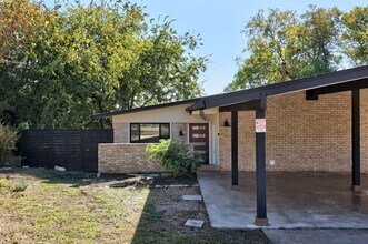 Building Photo - Modern Makeover Meets East Austin Energy