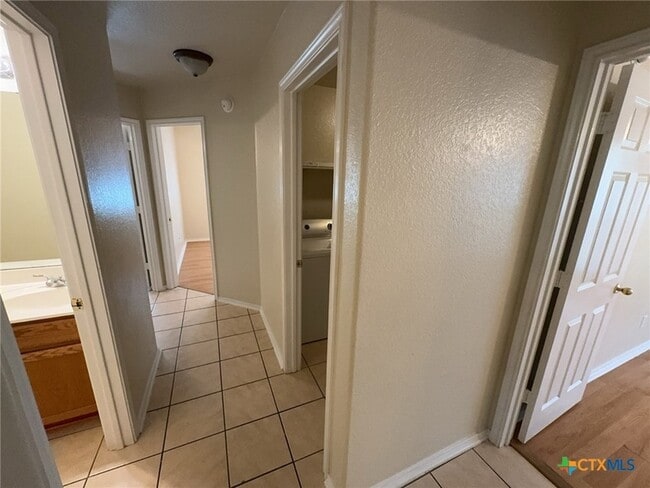 Building Photo - 5302 Jitterbug Ct
