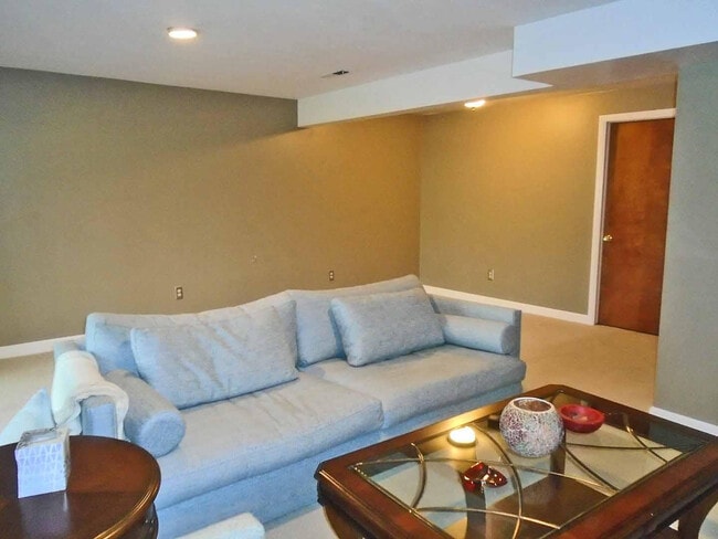 Building Photo - 2547 Meade Ct