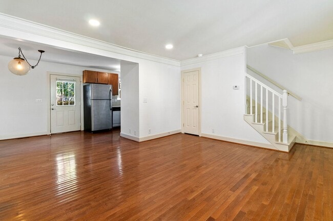 Building Photo - 552 Savannah Hwy