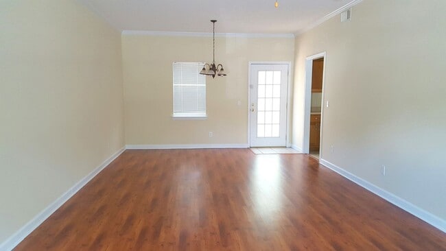 Building Photo - 410 S College St